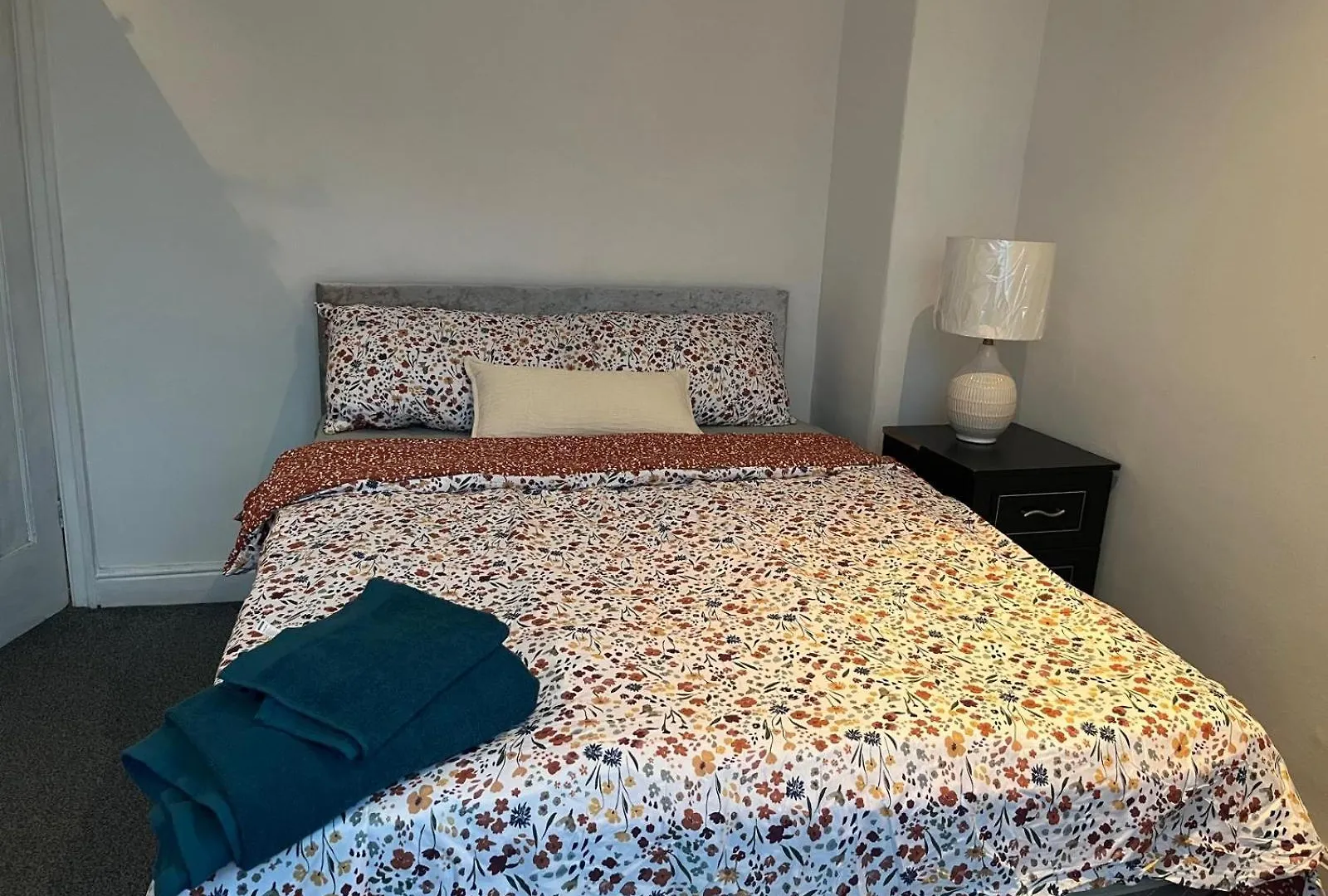 Cozy 2 Bedroom House In Bradford With 2 Private Car Parking And Garden Verenigd Koninkrijk